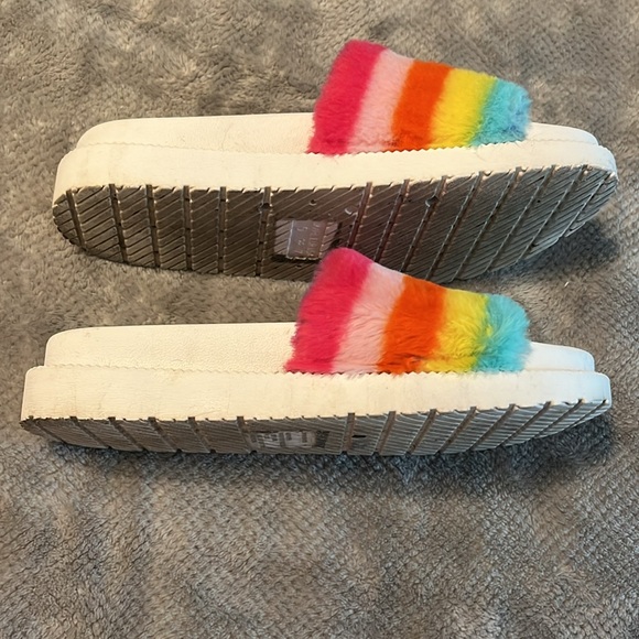 STEVE MADDEN SOPHLYN FUZZY RAINBOW SLIDES SANDALS 7 - Picture 6 of 10